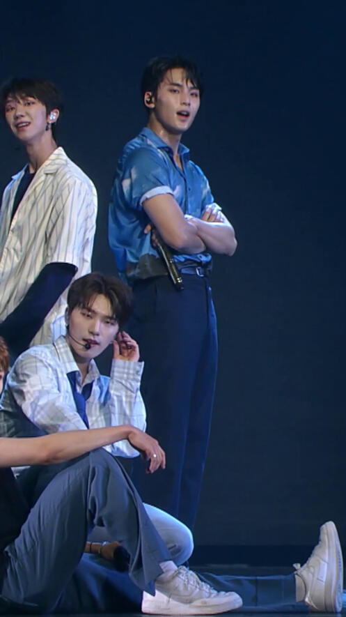 200627 pepsi online showcase left &amp; right